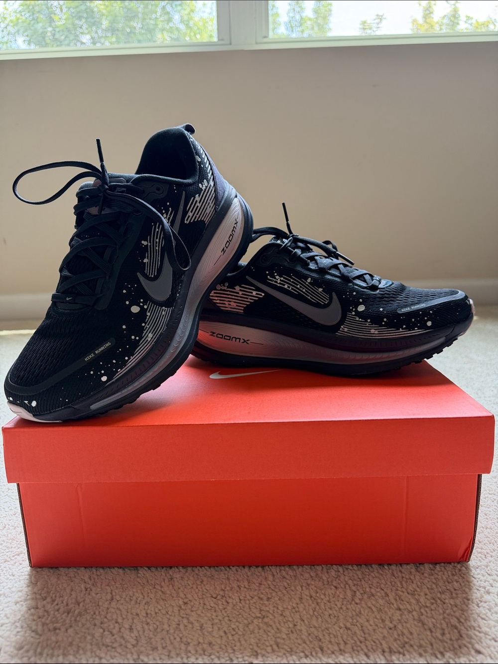 Nike Vomero 18 SE Women’s Running Shoes Size 10 Black ZoomX Like New